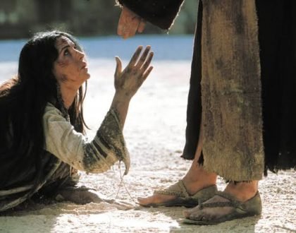 TINGGALKANLAH HIDUPMU YANG PENUH DOSA ITU