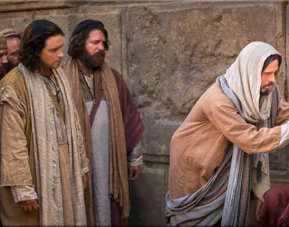 DIA MEMBUKA MATA SAYA