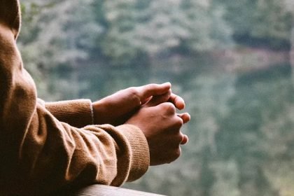 MENANTI DENGAN PENUH HARAPAN